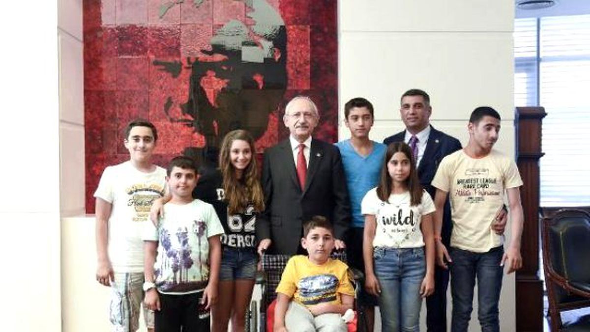 Kılıçdaroğlu, Teog Sınavında Başarı Gösteren Tuncelili Öğrencilerle Görüştü