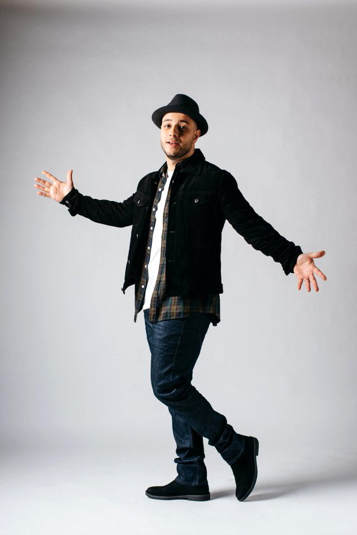 Maher Zain, yeni albümü "One"ı D&R\'da imzalıyor