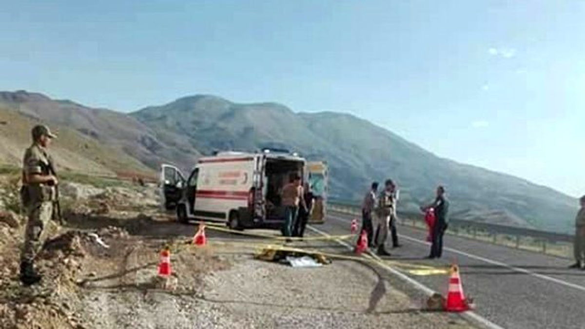 Motosiklet Bariyerlere Çarptı: 1 Ölü