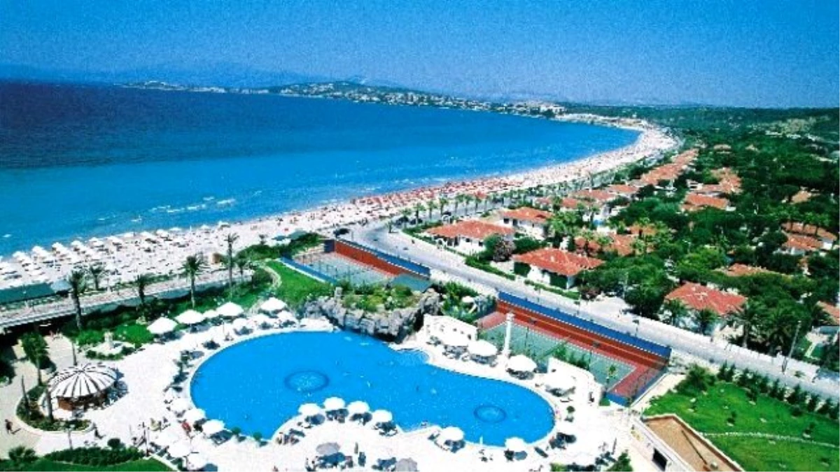 Turizmdeki Kriz Çeşme'yi Teğet Geçti