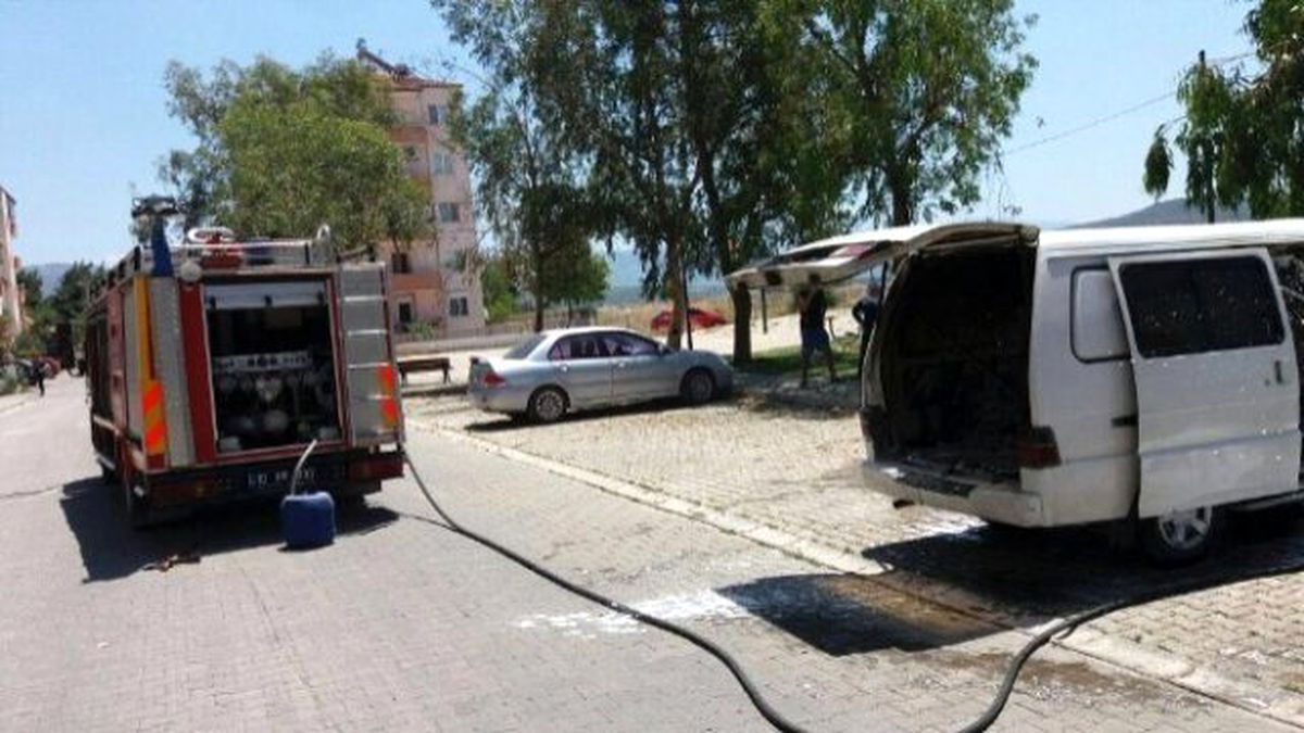 Park Halindeki Panelvan Yandı