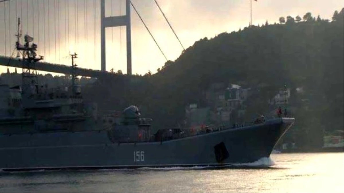 Rus Savaş Gemisi İstanbul Boğazı\'ndan Geçti
