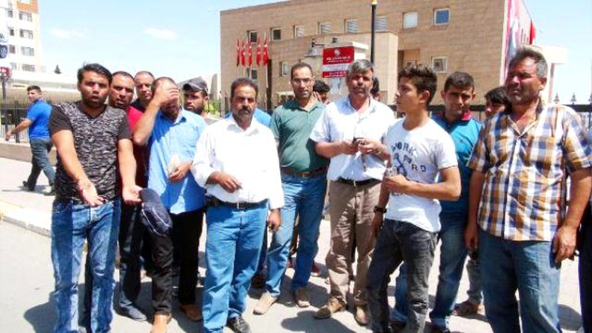 Şanlıurfa\'da Sulama Kanalında Kaybolan Çocuk İçin Eylem Yaptılar