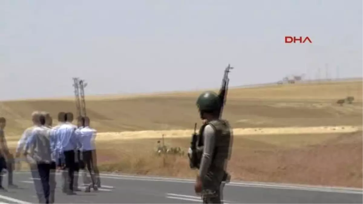 Silvan PKK\'lıların Diyarbakır\'da Karayoluna Tuzakladığı Patlayıcı İmha Edildi