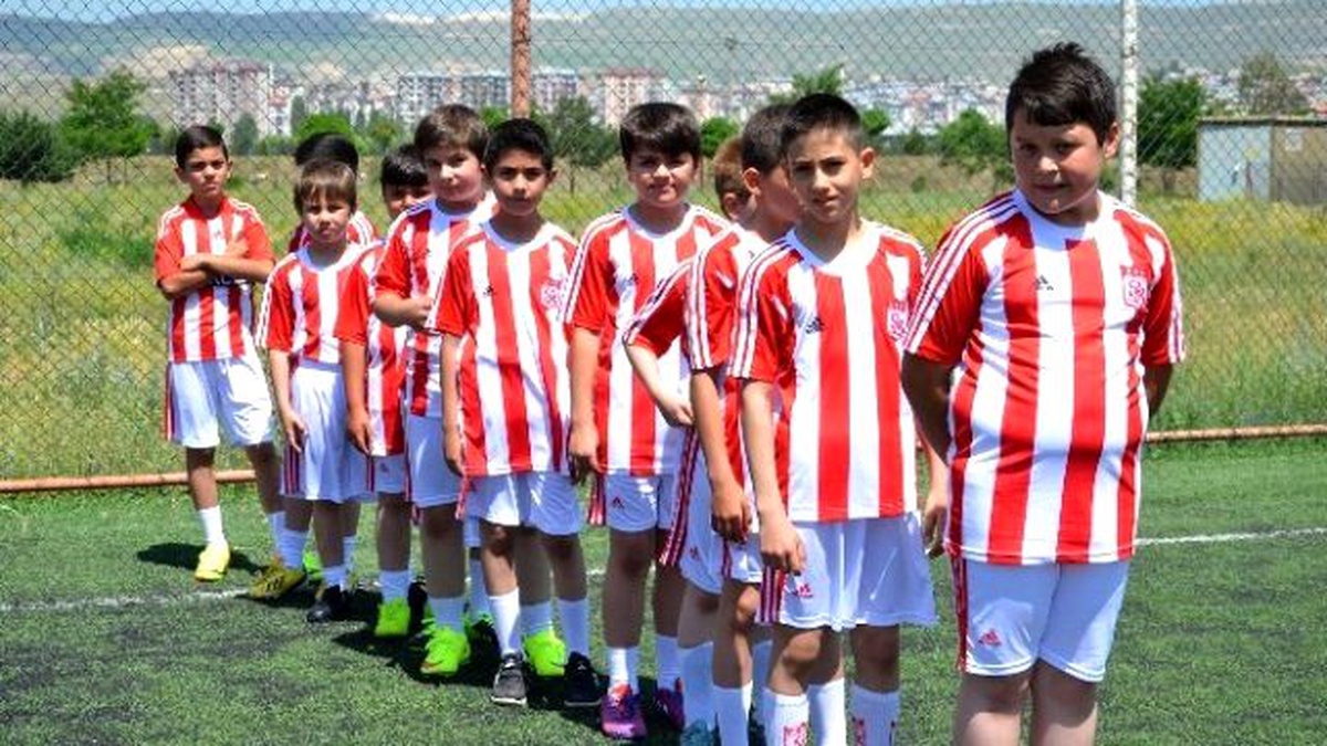 Sivasspor Futbol Okulu Eğitimlere Başladı