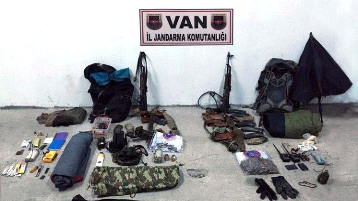 Tendürek Dağı\'nda Tır\'ları Yakan İki PKK\'lı Ölü Ele Geçirildi