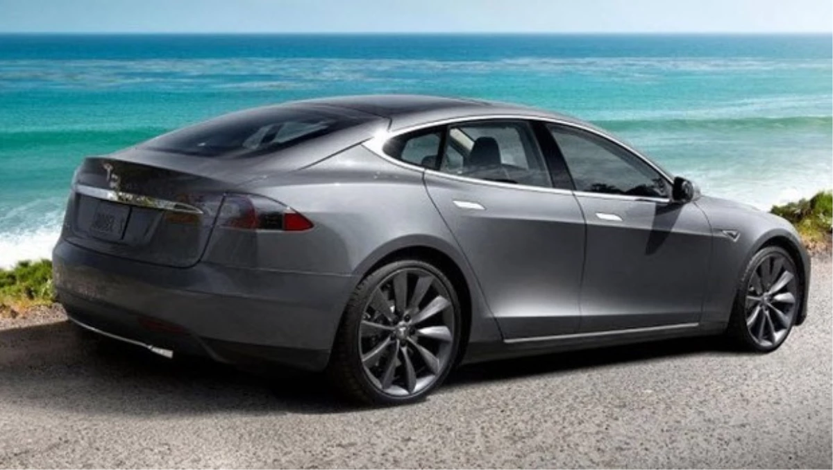 Tesla Model S\'inin Suda Yüzebildiği Ortaya Çıktı