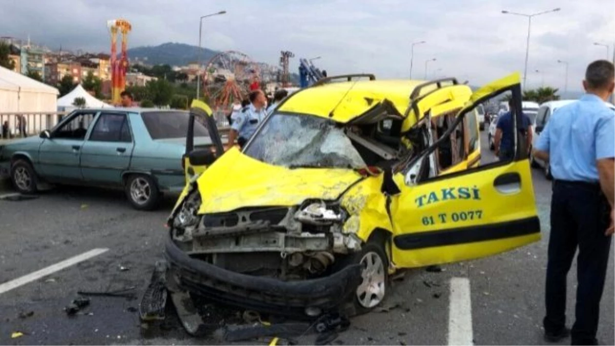 Trabzon\'da İftar Vakti Trafik Kazası: 3 Ölü, 3 Yaralı