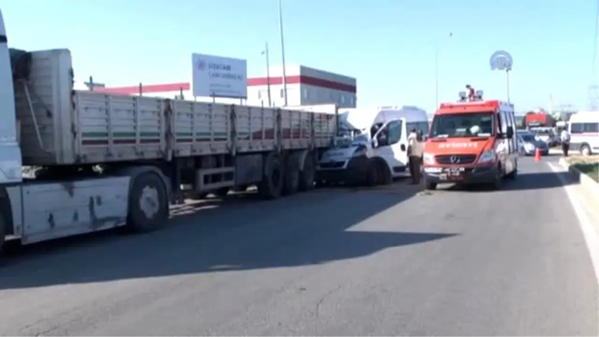 Trafik Kazası: 17 Yaralı