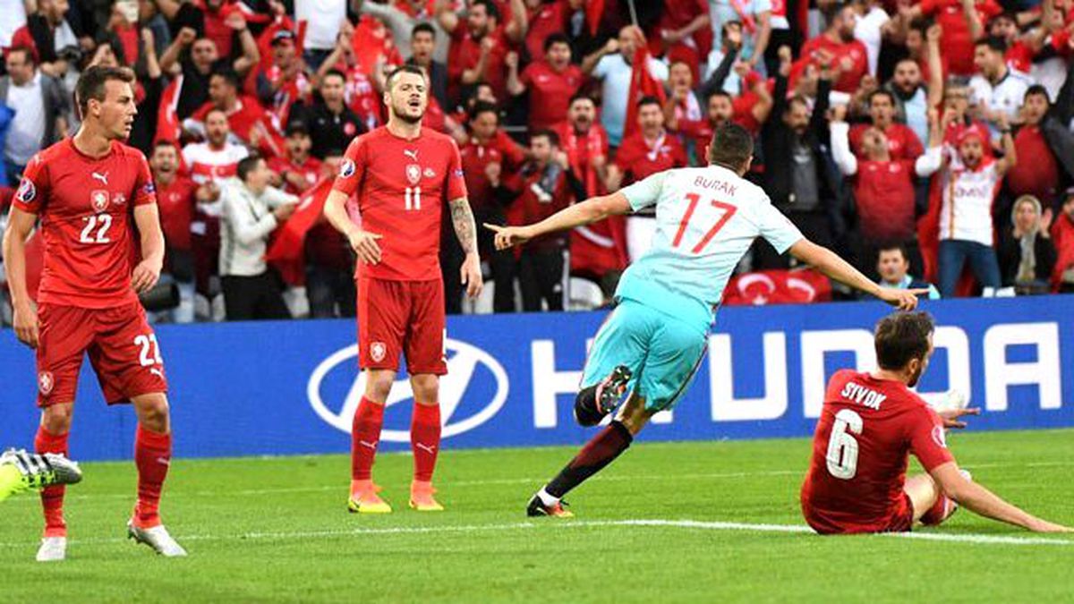 UEFA, Burak Yılmaz'ı Maçın Adamı Seçti