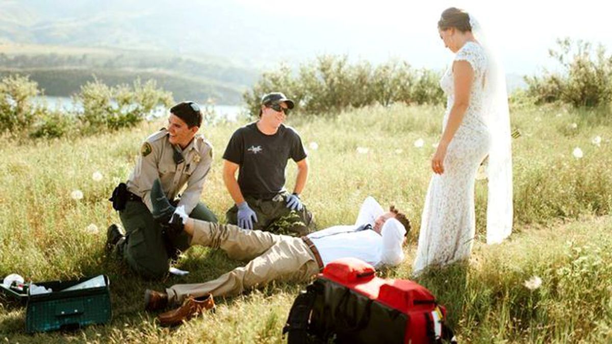 ABD'de Fotoğraf Çektiren Damadı Yılan Soktu