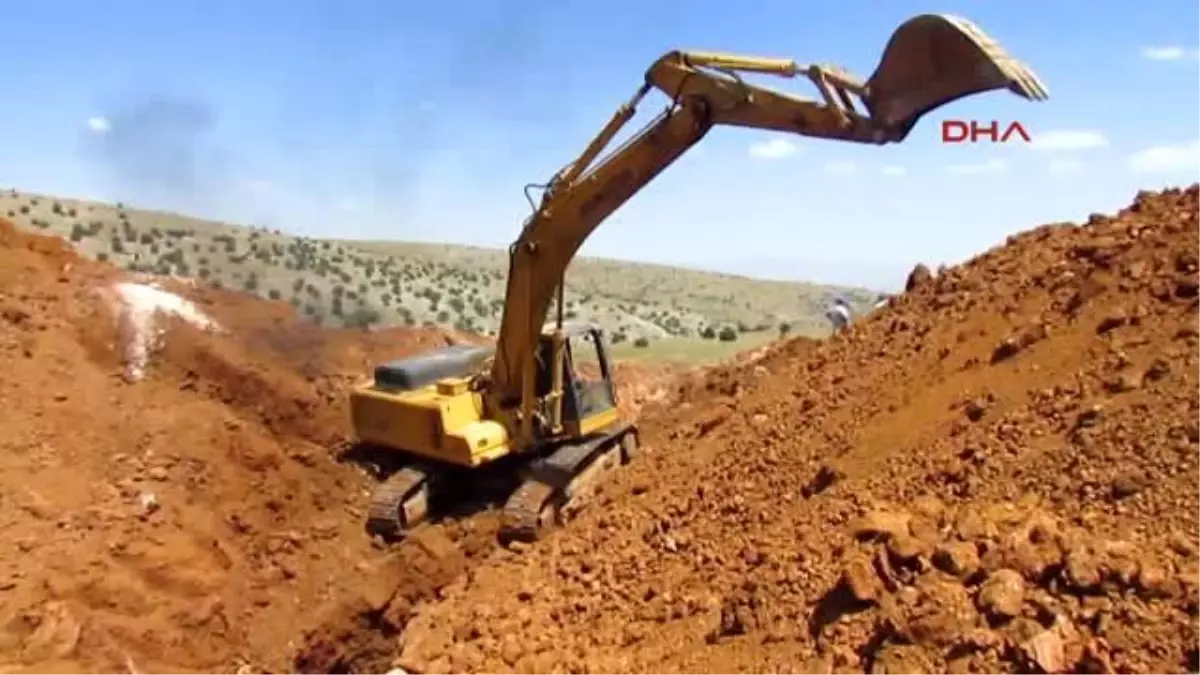 Afyon Köydeki Hayvanların Su İhtiyacını Karşılamak İçin Çalışıyor