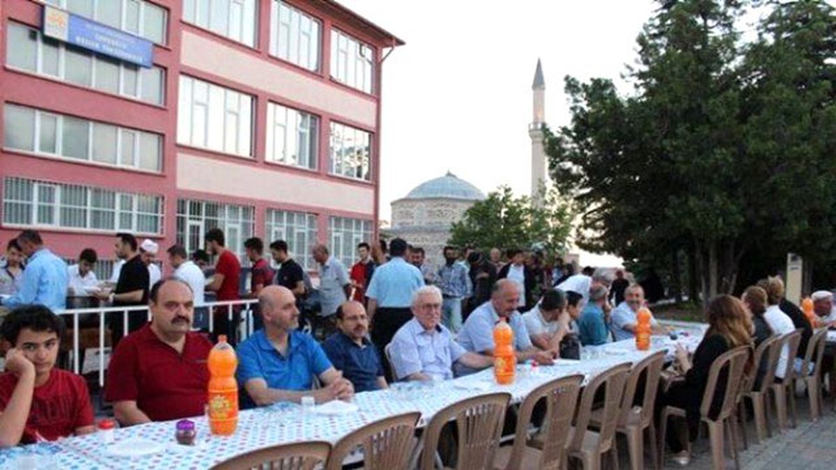Başkan Şahiner Protokol Üyeleriyle İftarda Buluştu