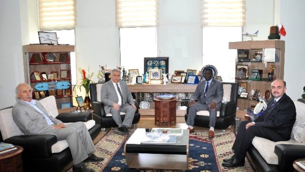 Burundi Büyükelçisi Neü Rektörünü Ziyaret Etti