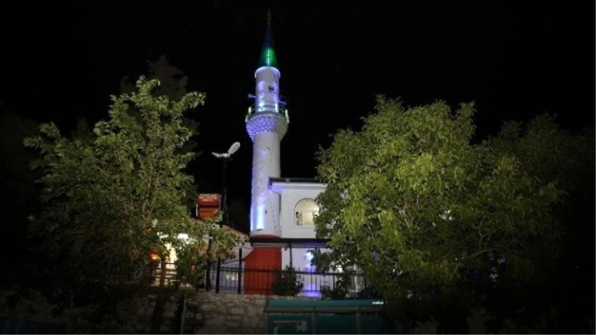 Dağyeniköy Camii\'ne Işıklandırma
