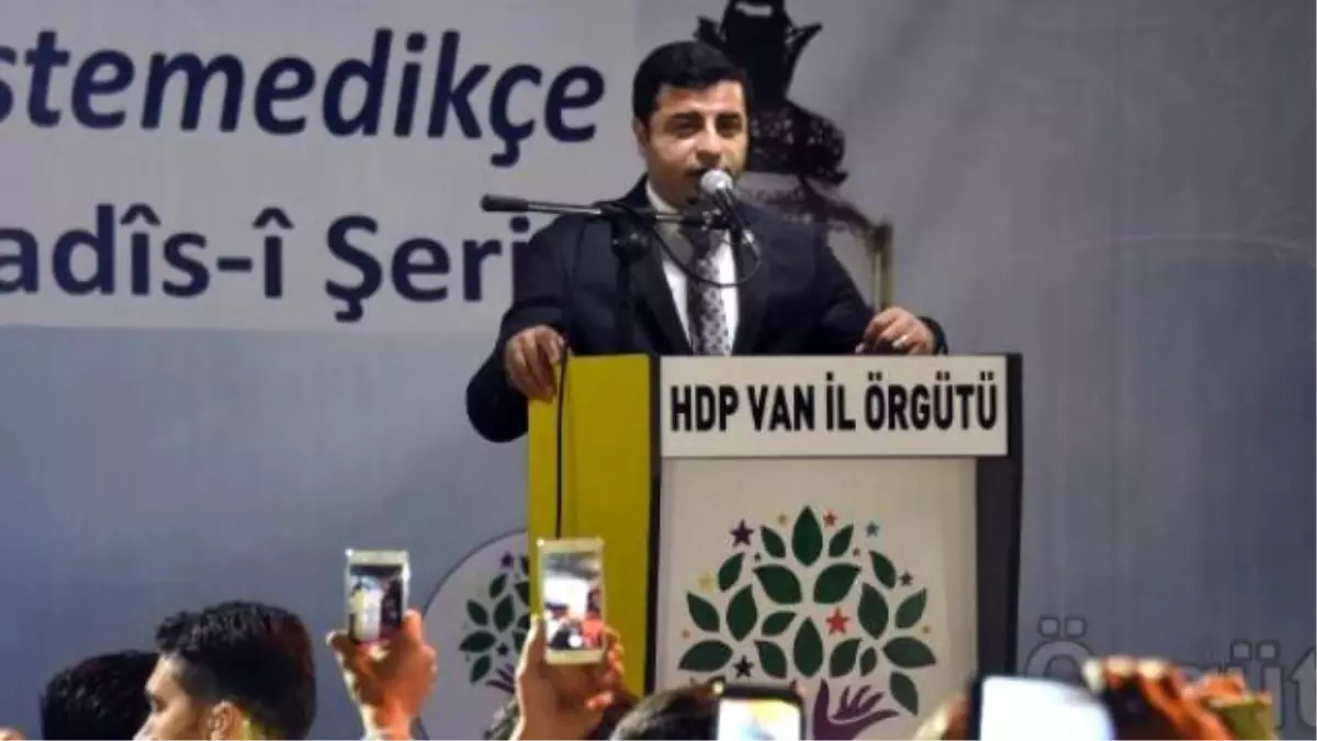 Demirtaş Van\'da İftara Katıldı