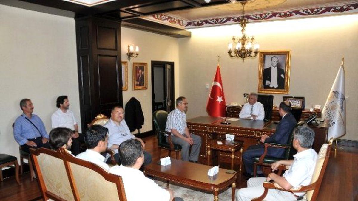 Eğitim Bir-sen Afyonkarahisar Şube\'si Vali Aziz Yıldırım\'ı Ziyaret Etti