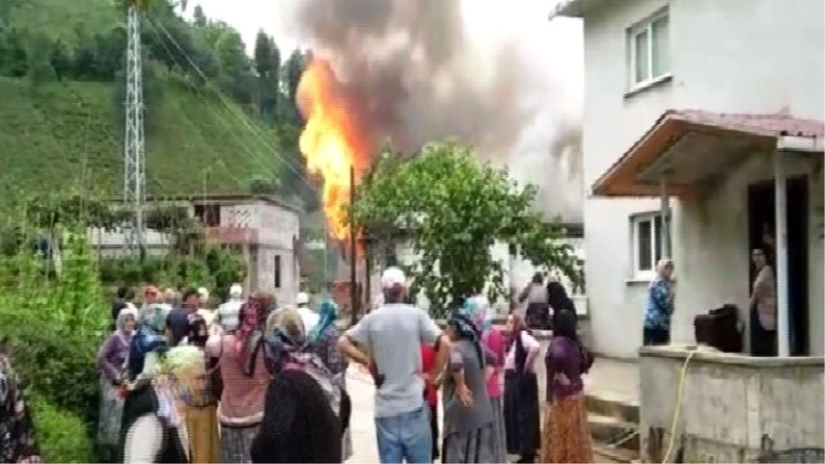 Ev Yangınına Bahçe Hortumu ile Müdahale