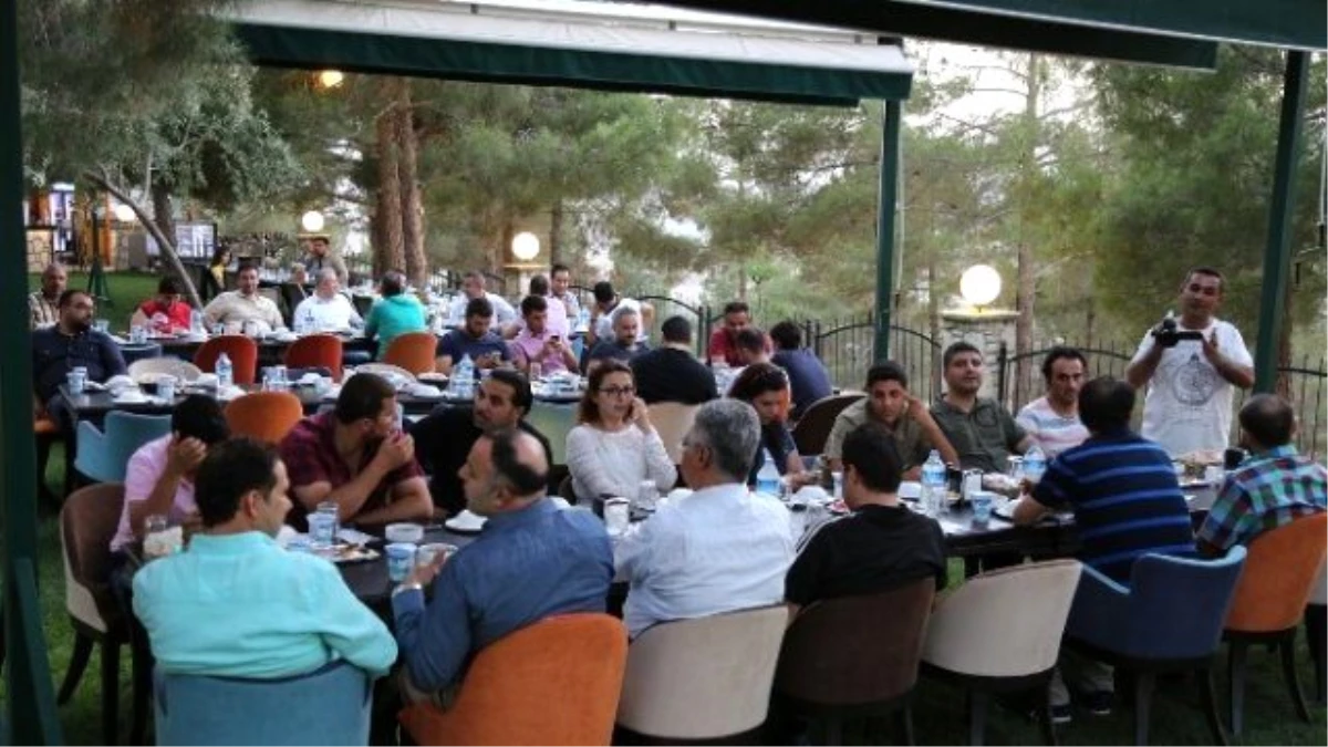 Eyyübiye Belediye Başkanı Mehmet Ekinci Gazetecilerle İftarda Buluştu