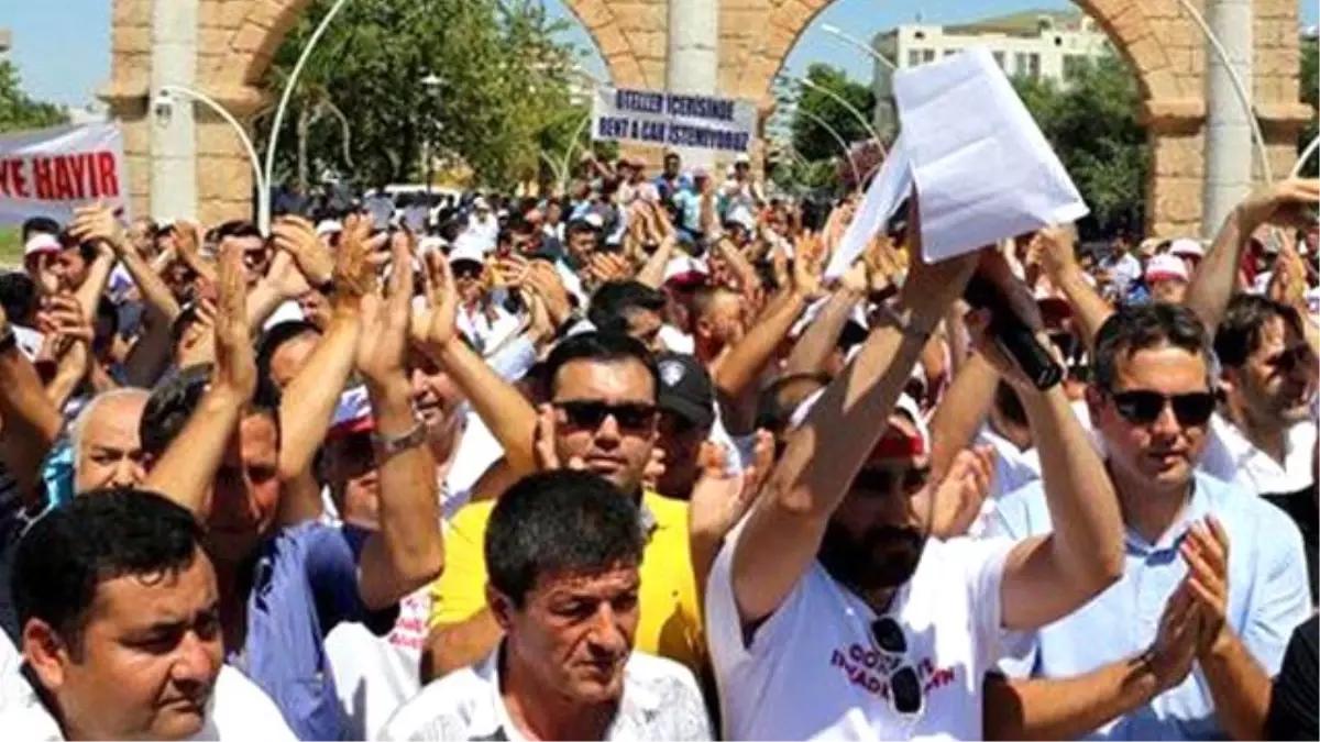 İşleri Kötü Giden Antalya\'daki Turizm Esnafı İki Çeşit Eylem Yaptı