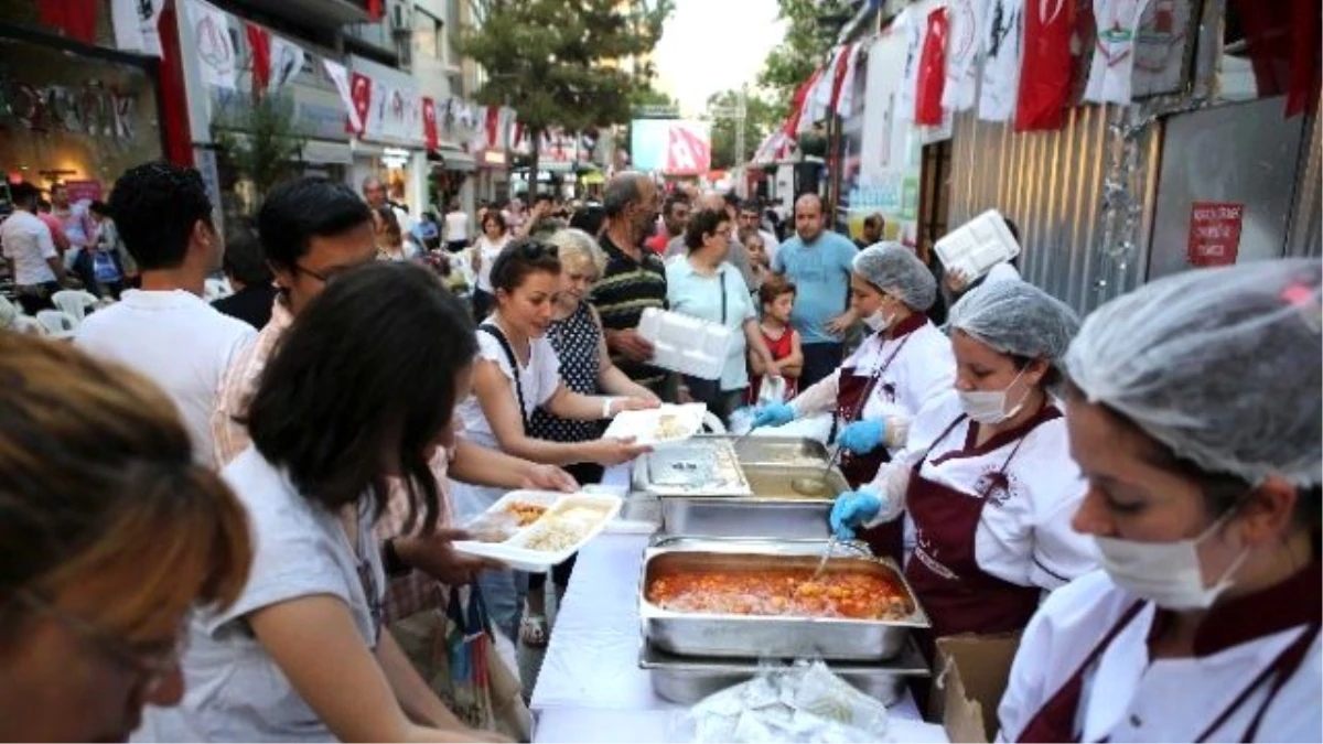 Karşıyaka Çarşı\'da \'Yeryüzü Sofrası\'