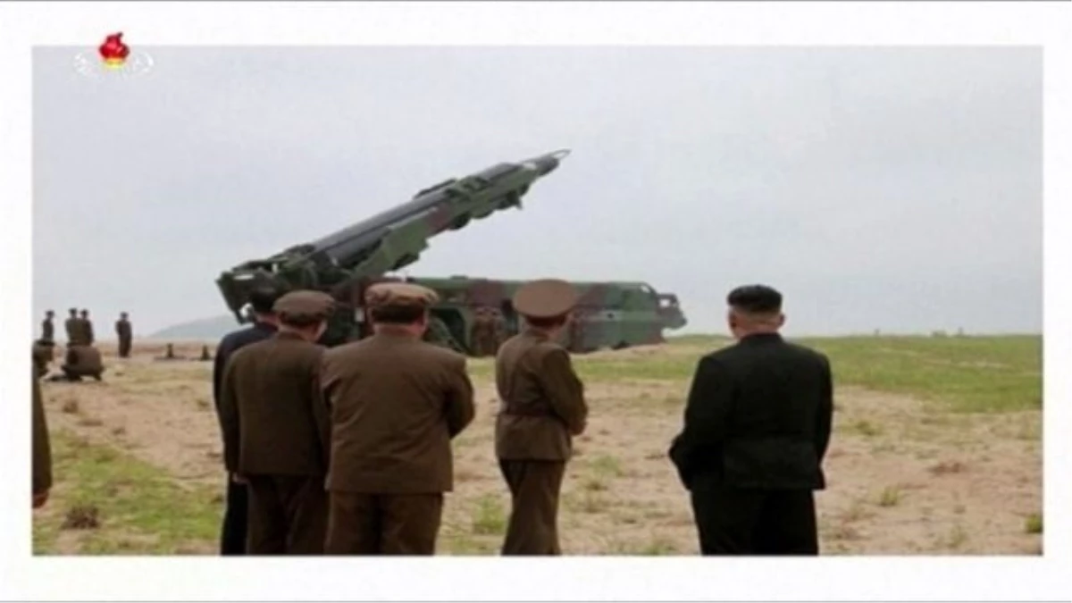 Kuzey Kore, Balistik Füze Denemesini Lider Kim Gözetiminde Gerçekleştirmiş