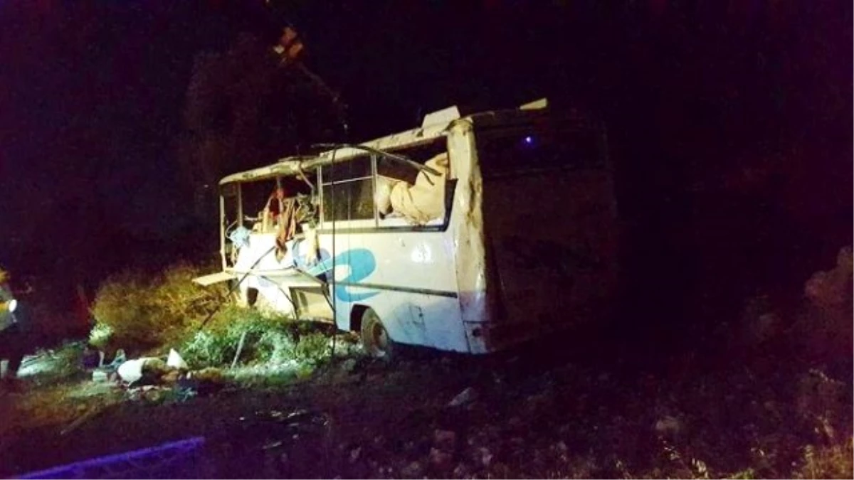 Mersin\'de Trafik Kazası: 13 Yaralı