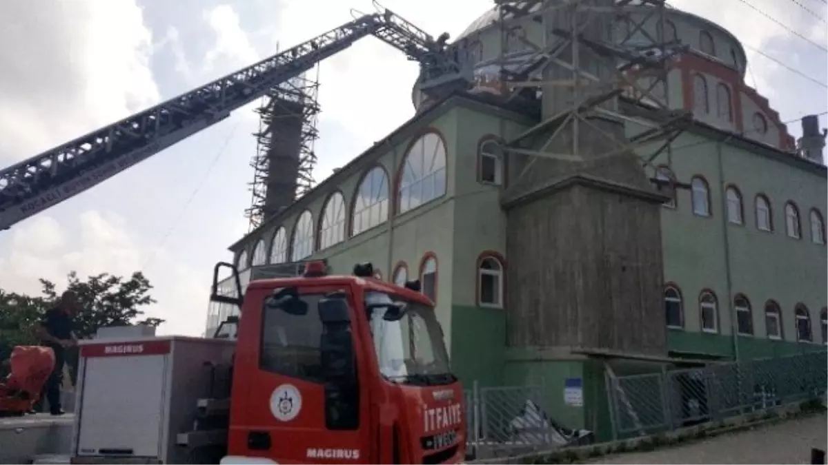 Minareden Düşen İşçiyi Kurtarma Operasyonu