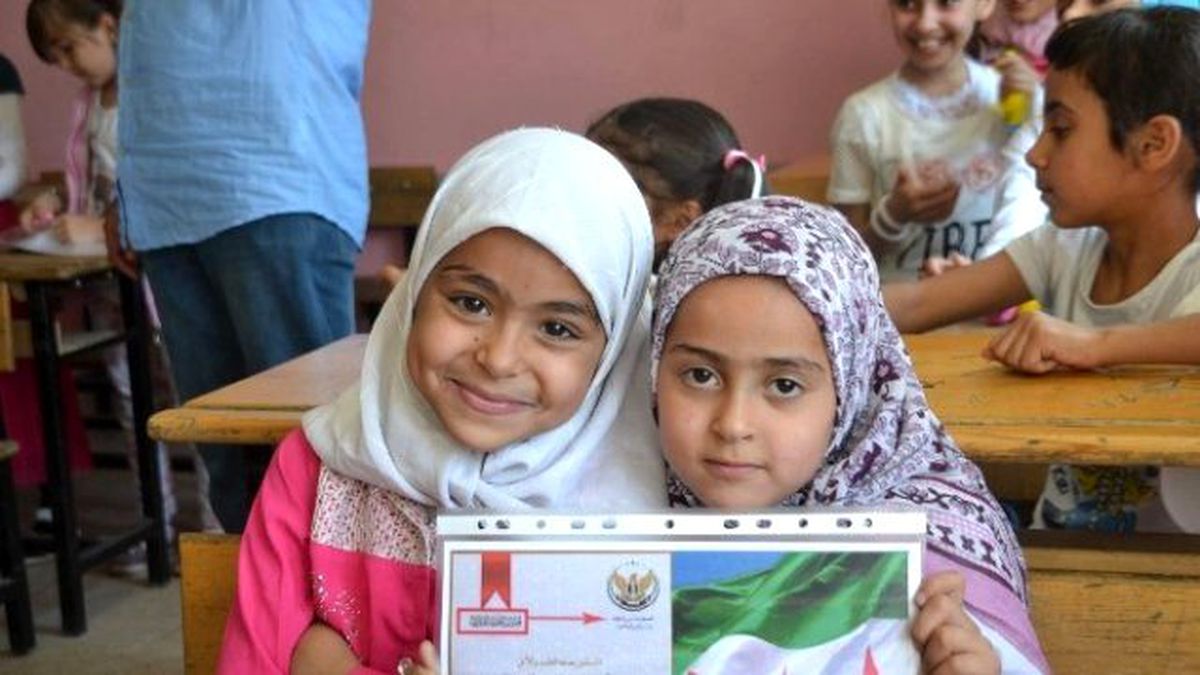 Savaşın Çocukları Türkiye\'de Karnelerini Aldı