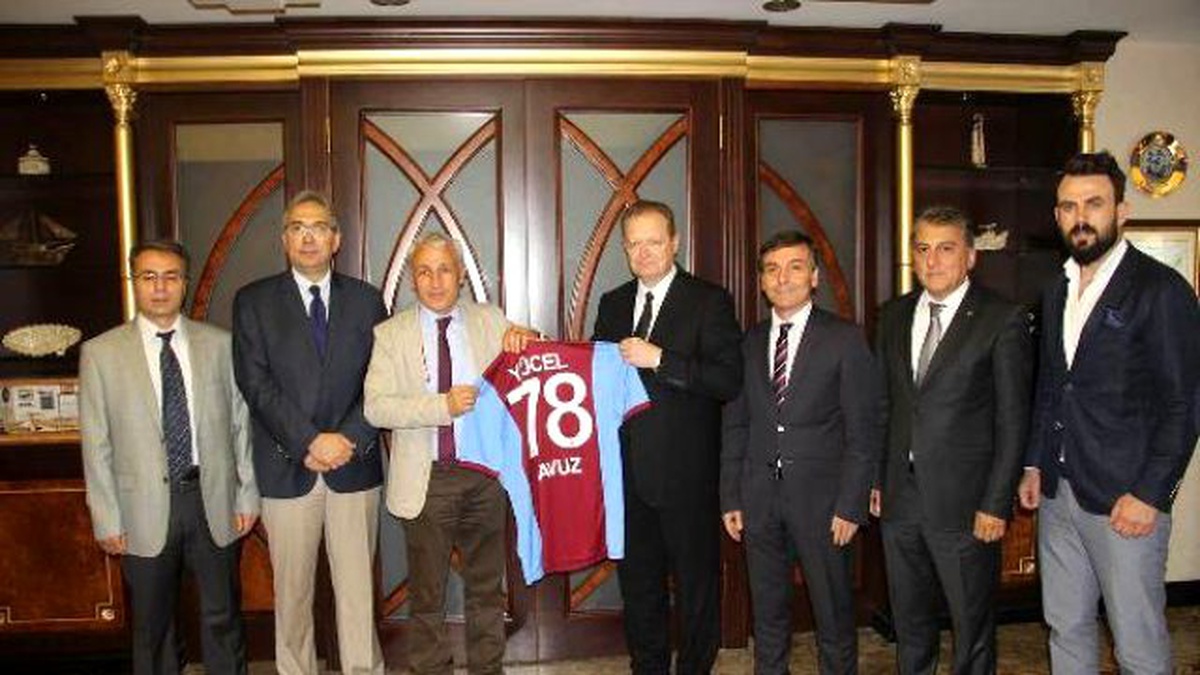 Trabzonspor Yönetim Kurulu, Vali Yavuz\'u Ziyaret Etti