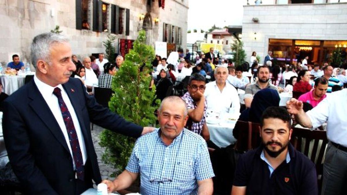 Vali Kamçı Şehit Aileleri ve Gaziler ile İftarda Buluştu