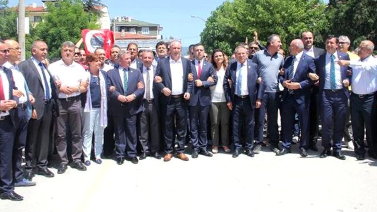 Valilik Önünde Açıklama Yapan 30 CHP'li Vekile İnceleme Başlatıldı
