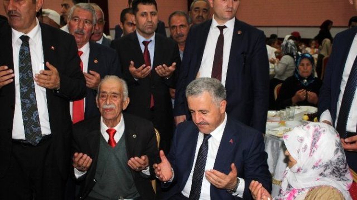 Bakan Arslan, Şehit ve Gazi Aileleriyle İftarda Bir Araya Geldi