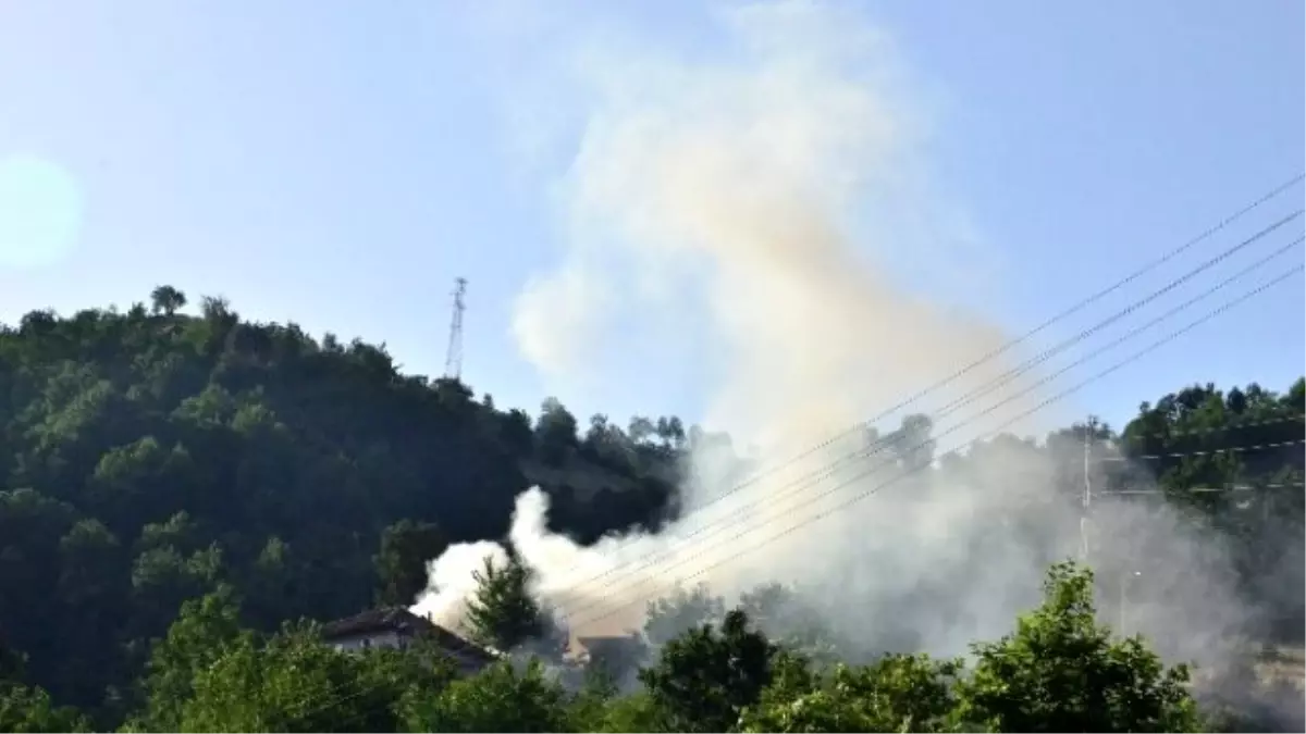 Benzinlik Yakınında Çıkan Anız Yangını Korkuttu