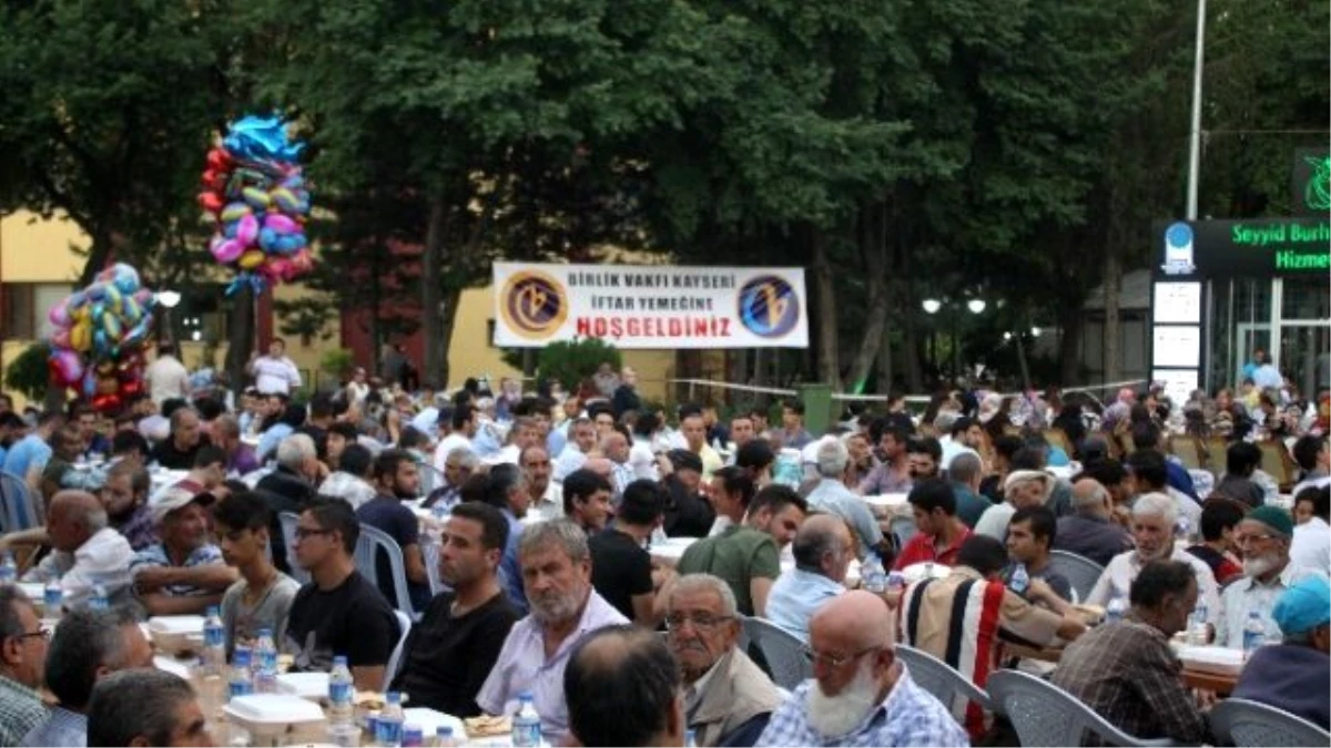 Birlik Vakfı Kayseri Şubesi Seyyid Burhaneddin\'de Ki İftarı Üstlendi