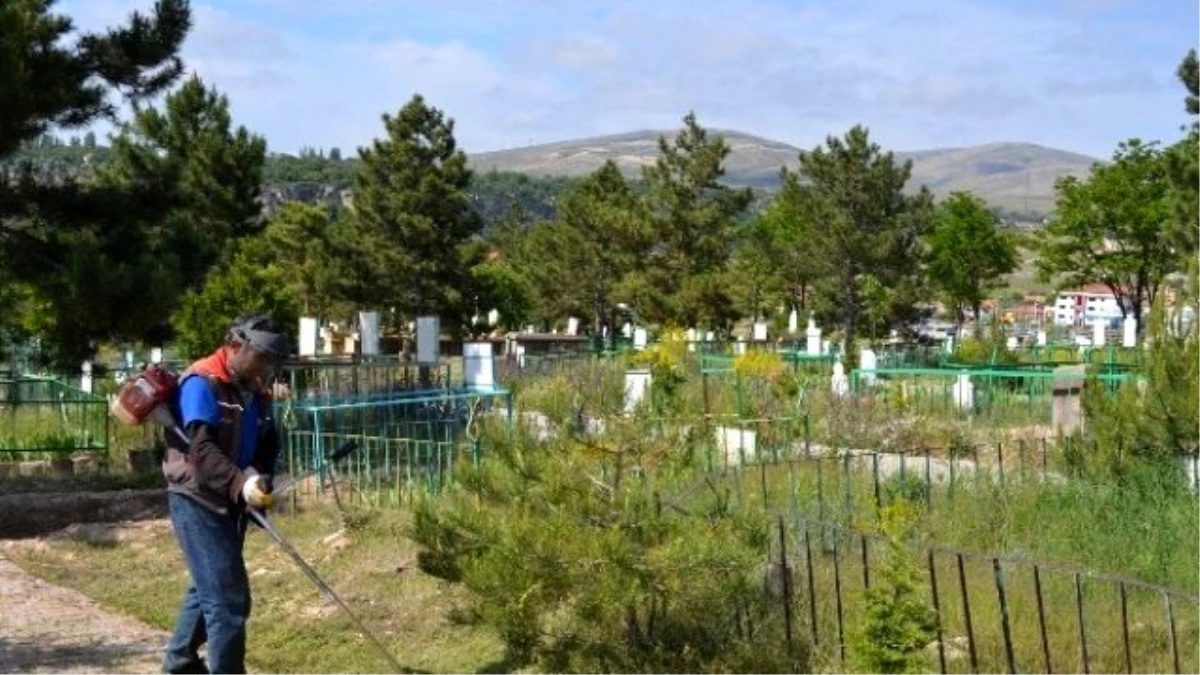 Bünyan Belediyesi Mezarlıklarda Bayram Temizliğine Başladı