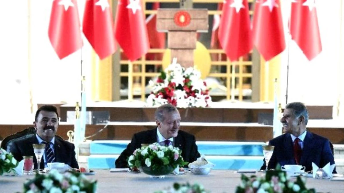 Cumhurbaşkanı Erdoğan, Kanaat Önderleri ile İftarda Bir Araya Geldi