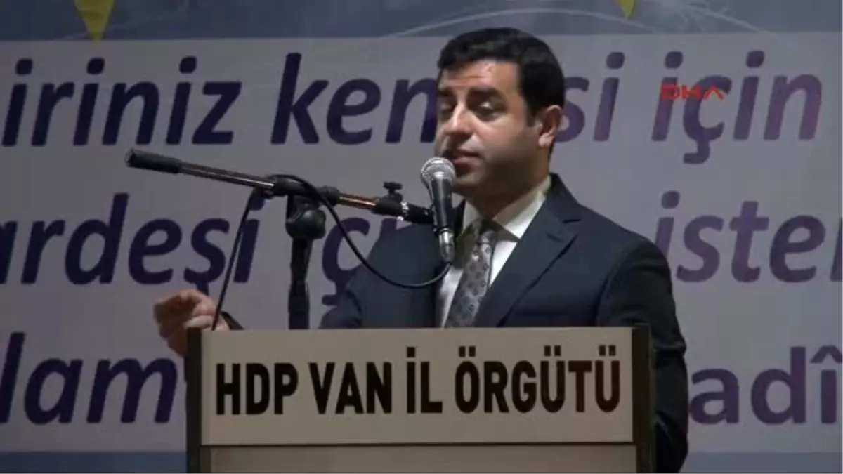 Demirtaş Van\'da İftara Katıldı