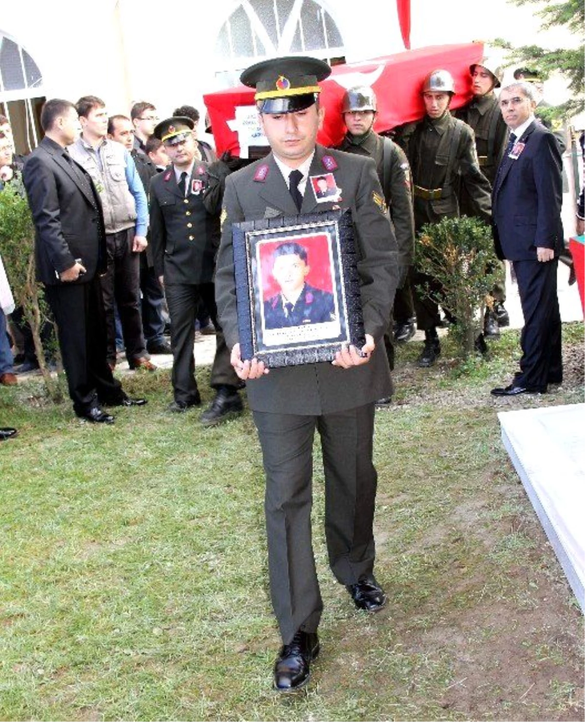 Devresinin Cenazesinde Fotoğrafını Taşıdıktan 4 Yıl Sonra Şehit Oldu