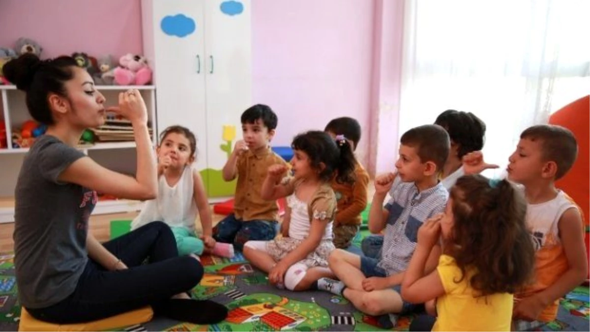 Diyarbakır\'da Çocuklar Empati Kurmak İçin İşaret Dilini Öğreniyor