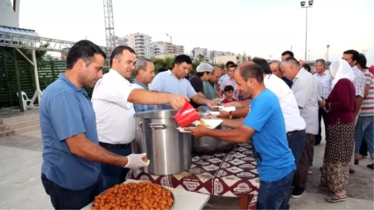 Erdemli Belediyesi Çalışanları İftarda Bir Araya Geldi