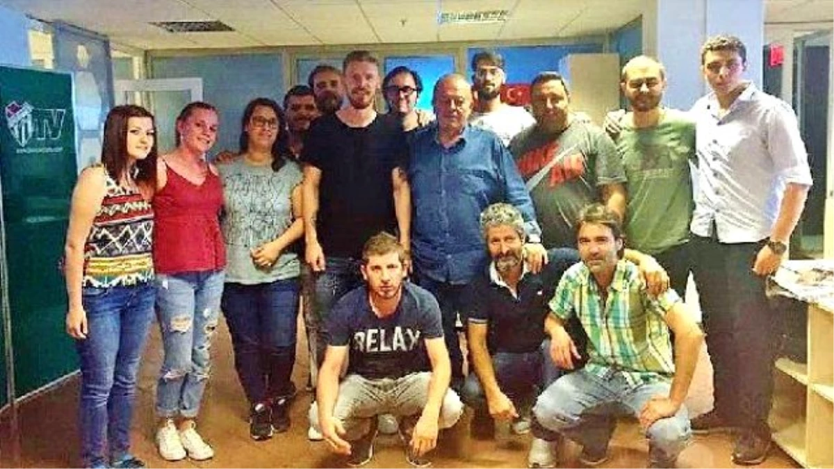Galatasaraylı Serdar Aziz Bursaspor Personeliyle Vedalaştı