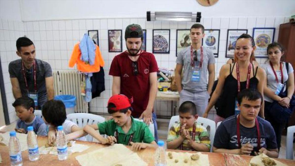 Görme Engelli Çocuklar Seramik Atölyesinde
