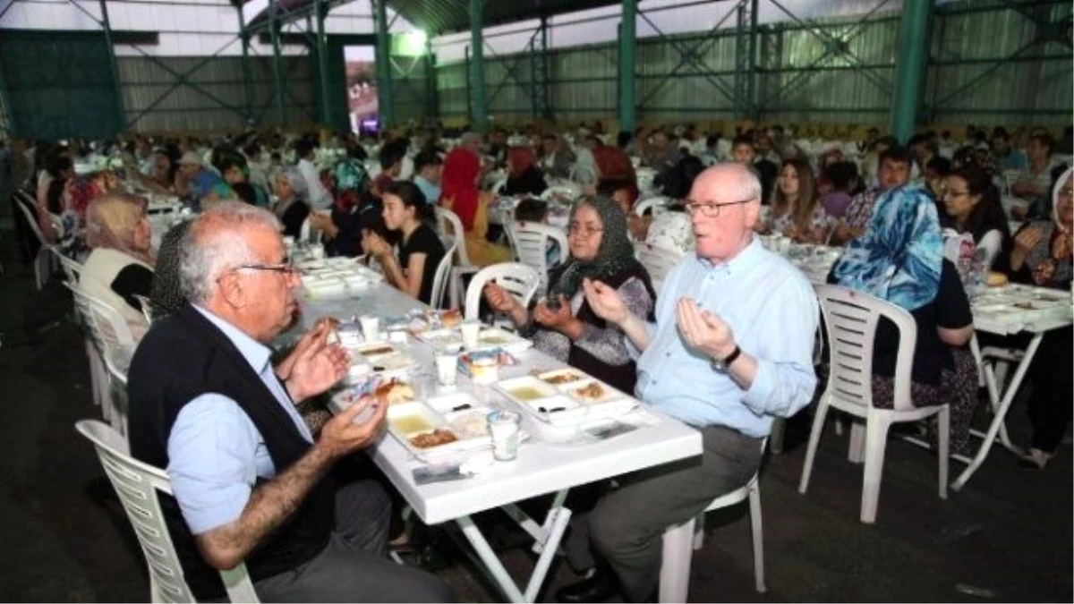 Gündoğdu Mahallesi\'nde Ramazan Bereketi