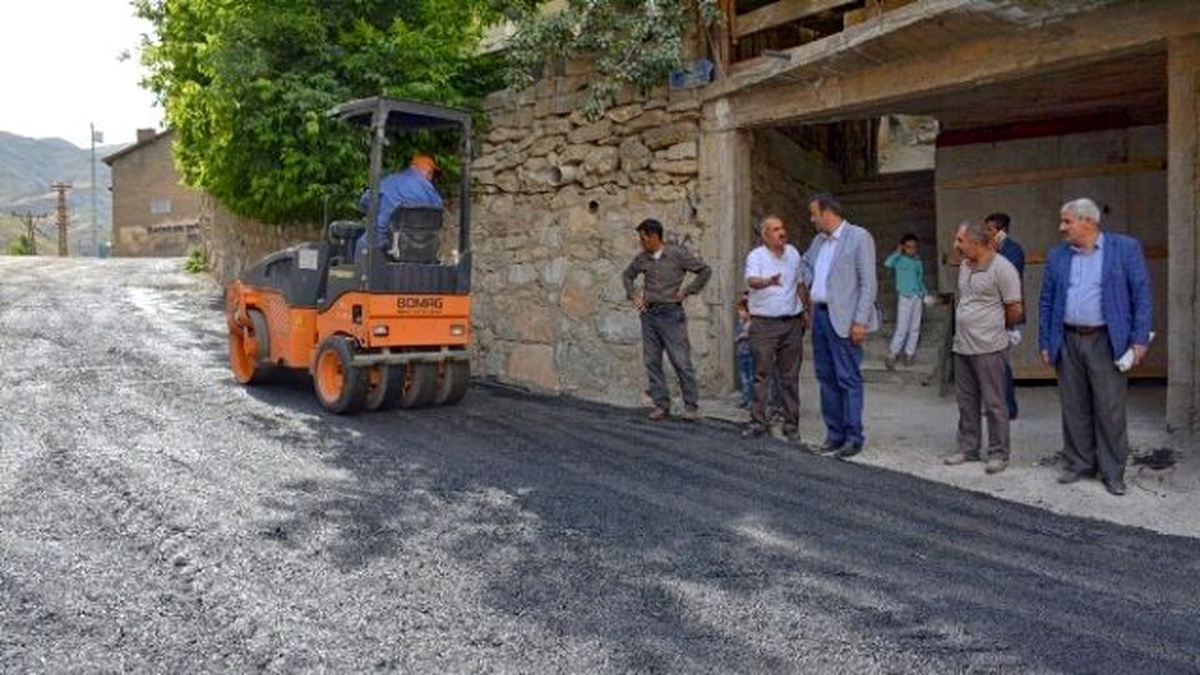 Hakkari Belediyesinin Yol Onarım Çalışmaları Sürüyor