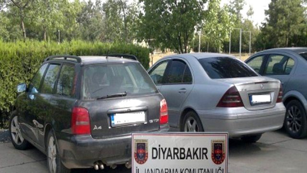 Kaçak Lüks Otomobil Ele Geçirildi