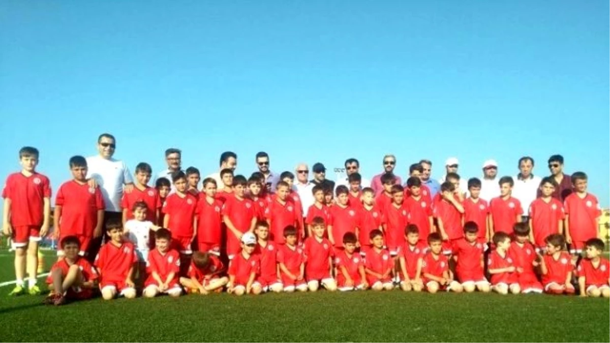 Lapsekispor Yaz Futbol Okulu Başladı