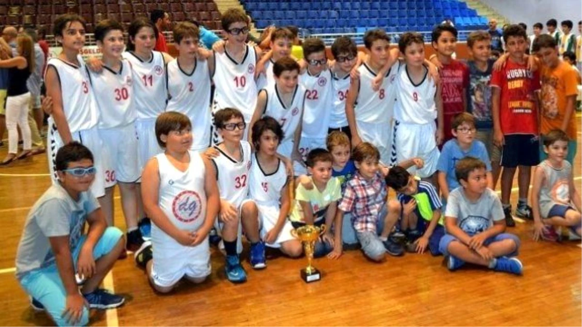 Minik Erkeklerin Basketbol Heyecanı Sona Erdi