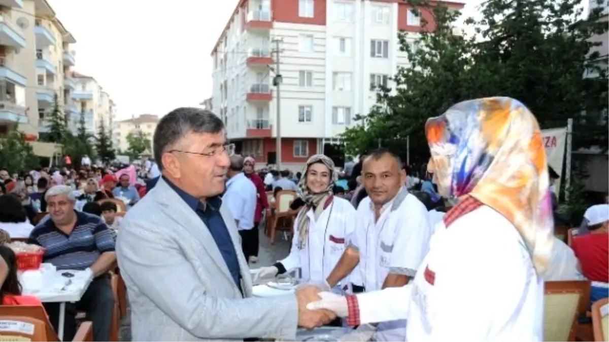 Niğde Belediyesinin İftar Sofrasında Gönüller Bir Oldu