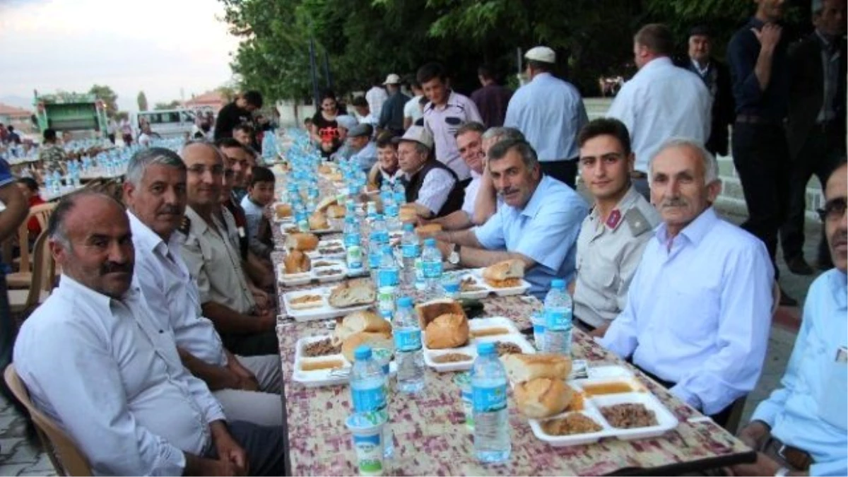 Niğde\'nin Konaklı Beldesinde 3. Geleneksel İftar Sofrası Kuruldu